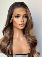 Lace Front Ondulada com Mechas Mel
